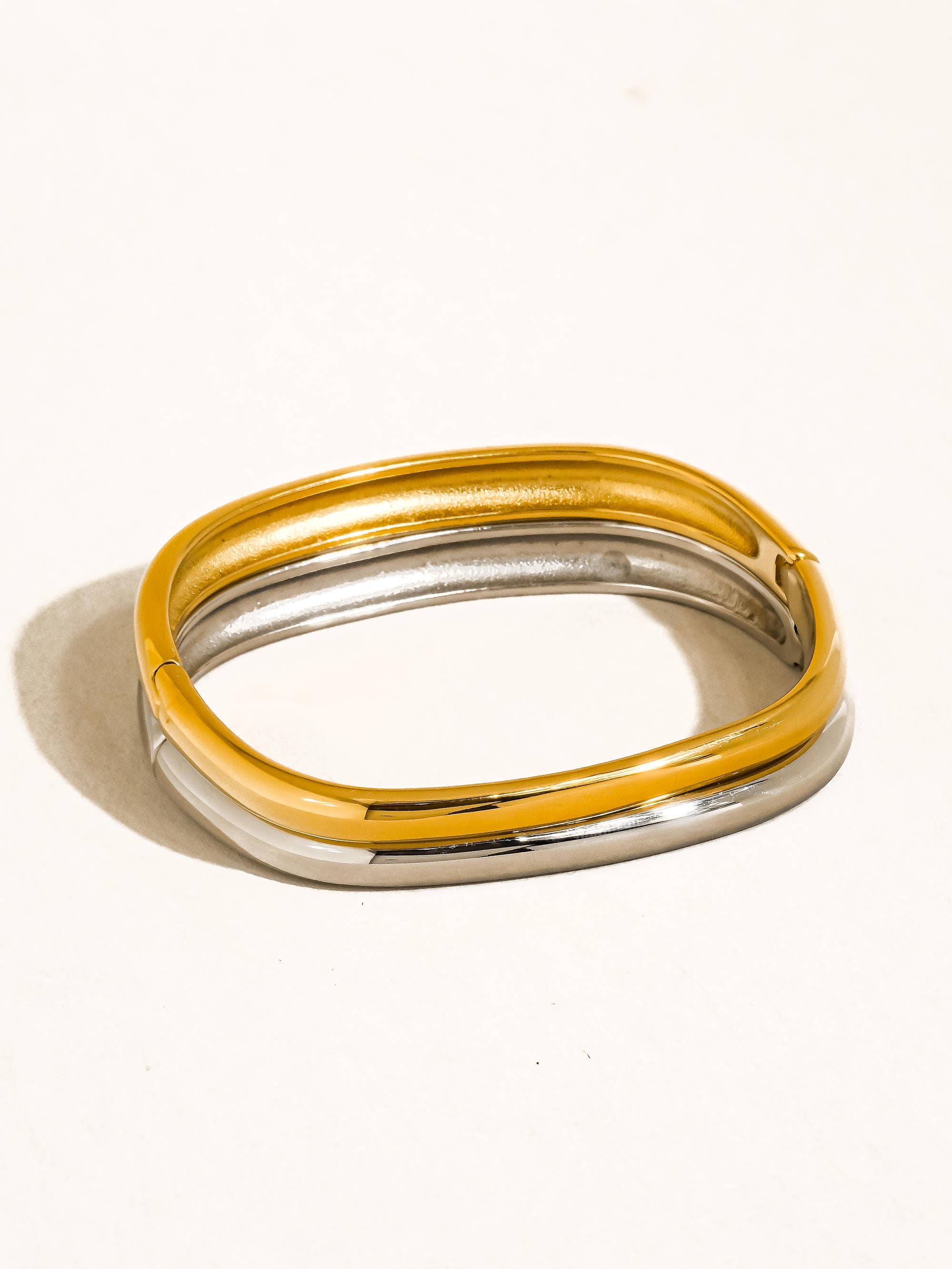 Renzi 18K Gold Non-Tarnish Classic Bangle