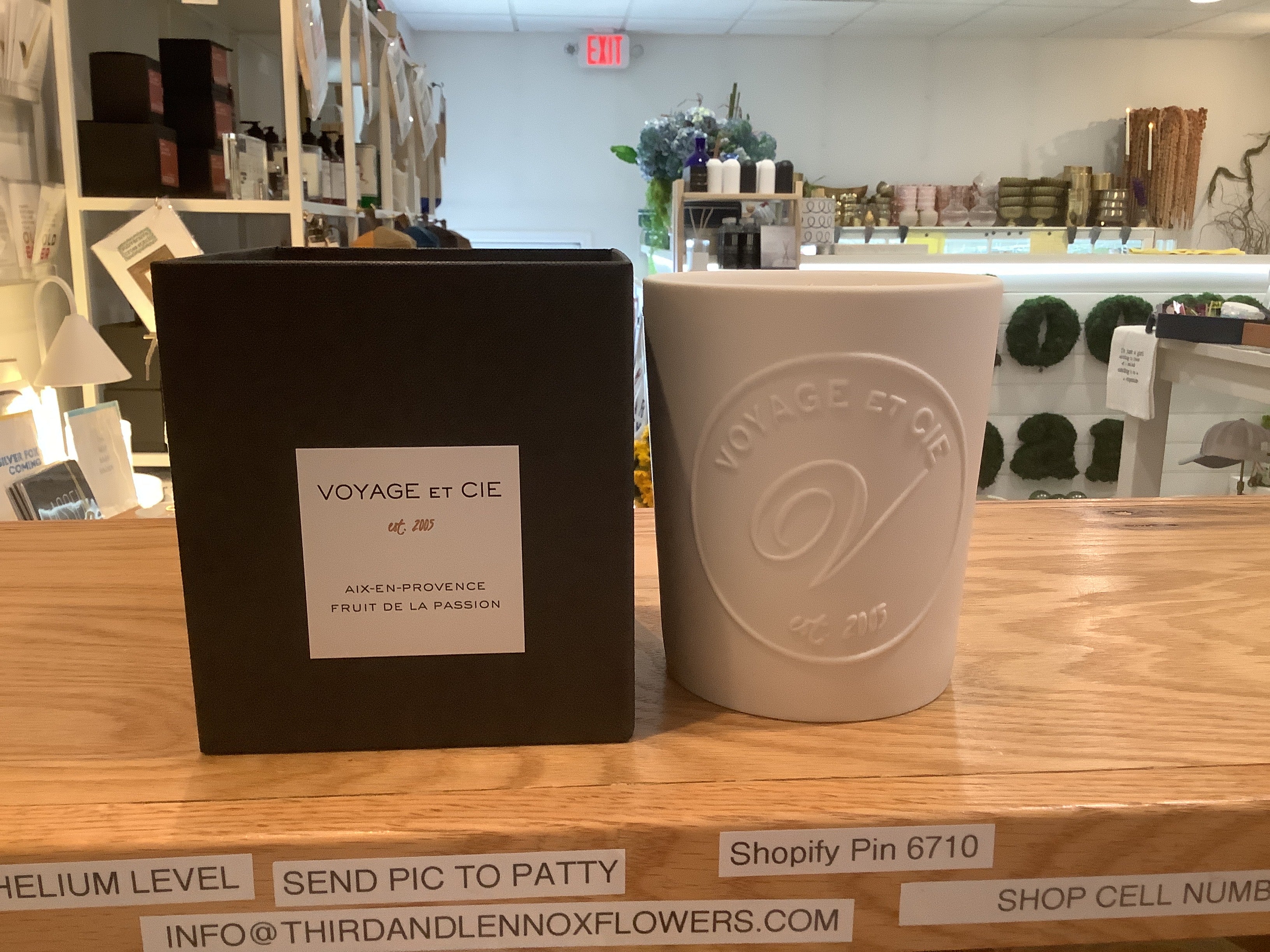 Voyage et cie- white ceramic Aix-en-Provence