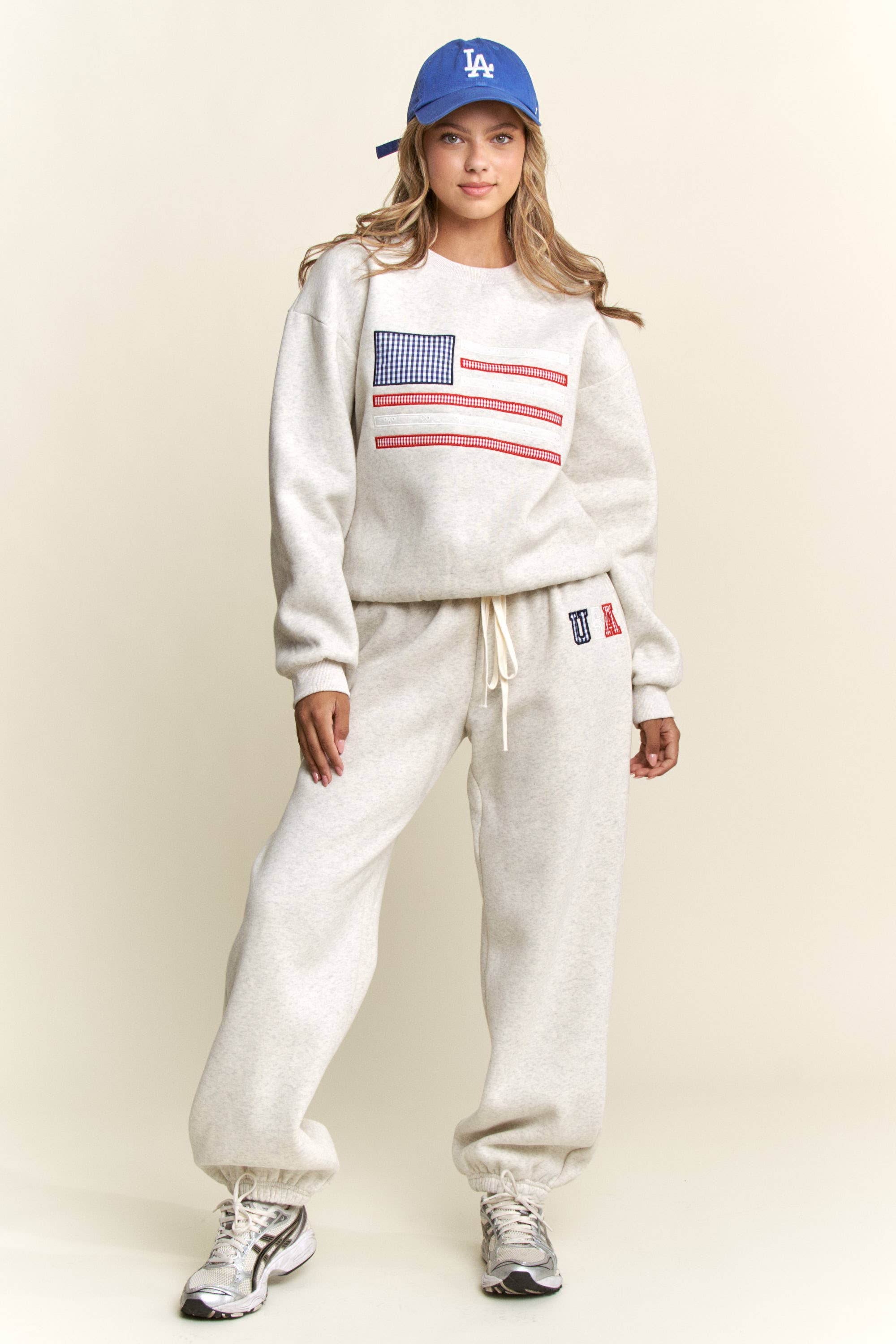 KT53077C - USA APPLIQUE DETAILED LONG SLEEVE SWEATSHIRYS