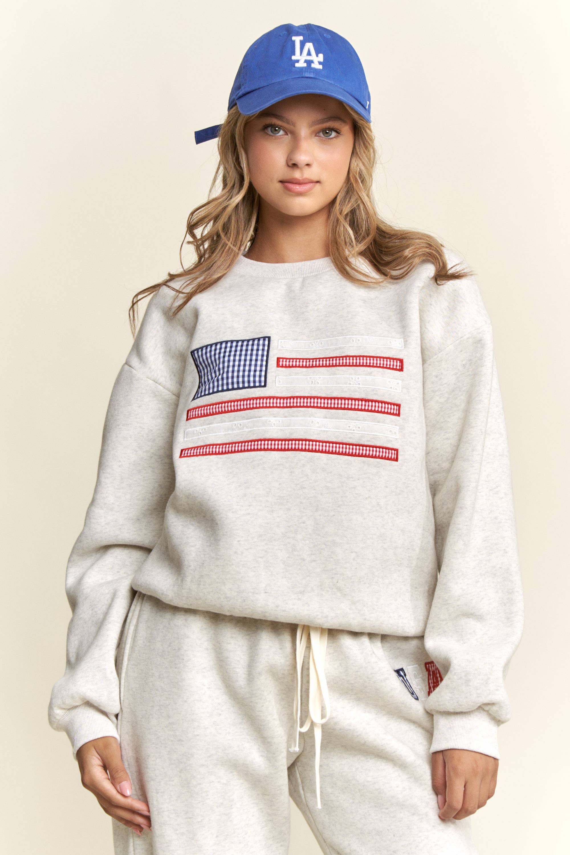 KT53077C - USA APPLIQUE DETAILED LONG SLEEVE SWEATSHIRYS