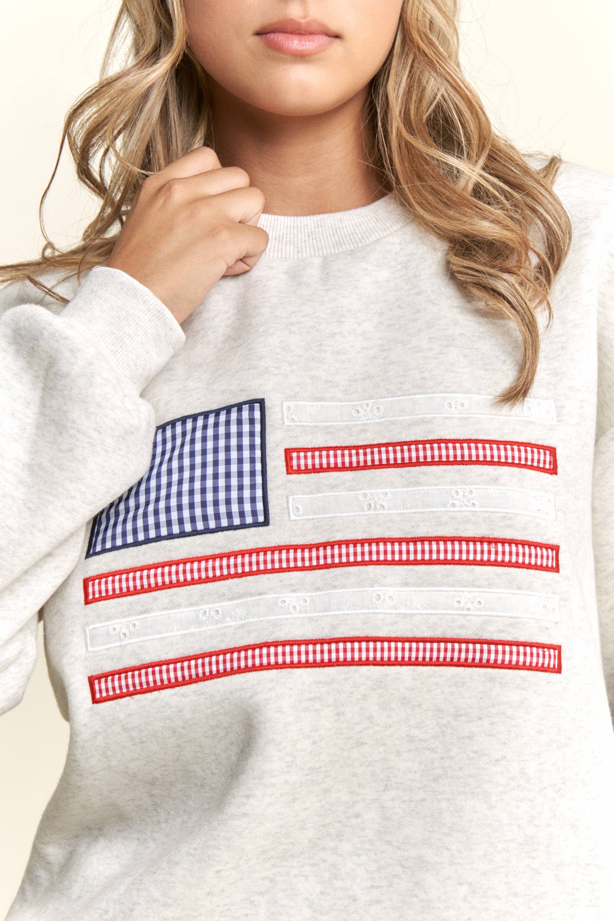 KT53077C - USA APPLIQUE DETAILED LONG SLEEVE SWEATSHIRYS