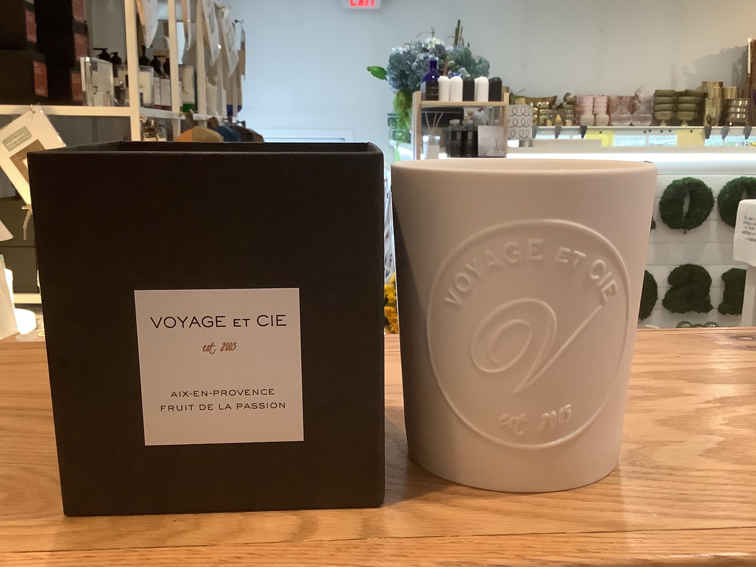 Voyage et cie- white ceramic Aix-en-Provence