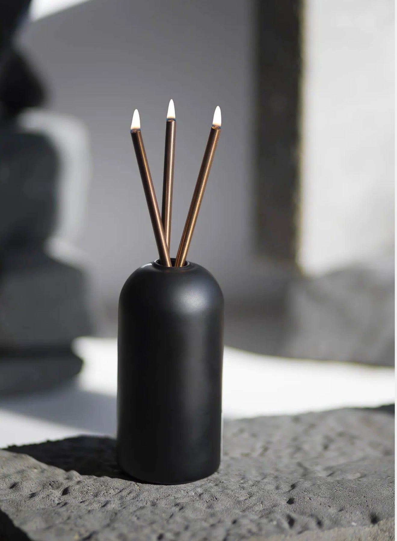 Black glass vase-Wylie